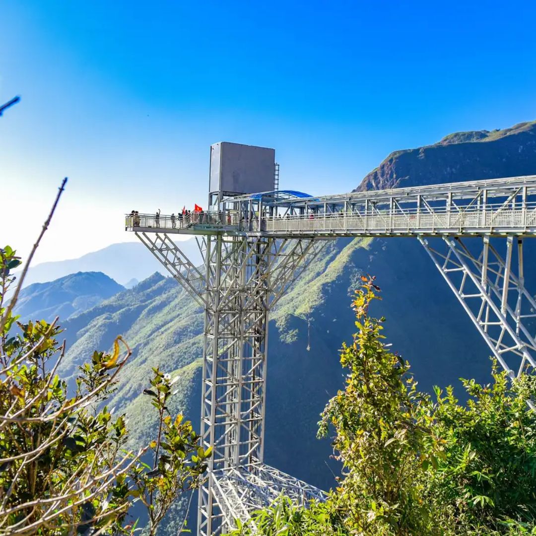 glass bridge sapa location