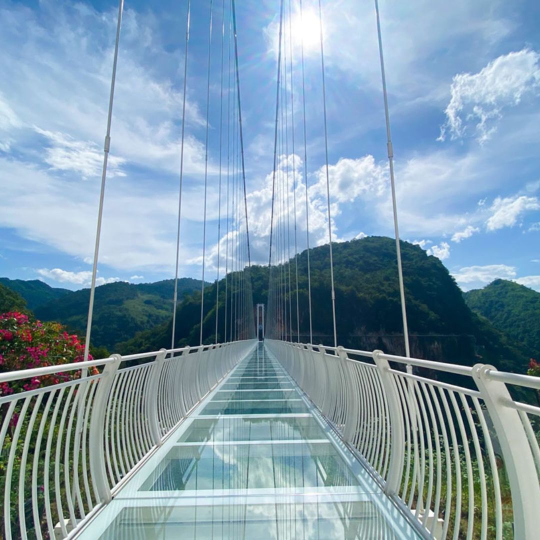 Sapa glass bridge height