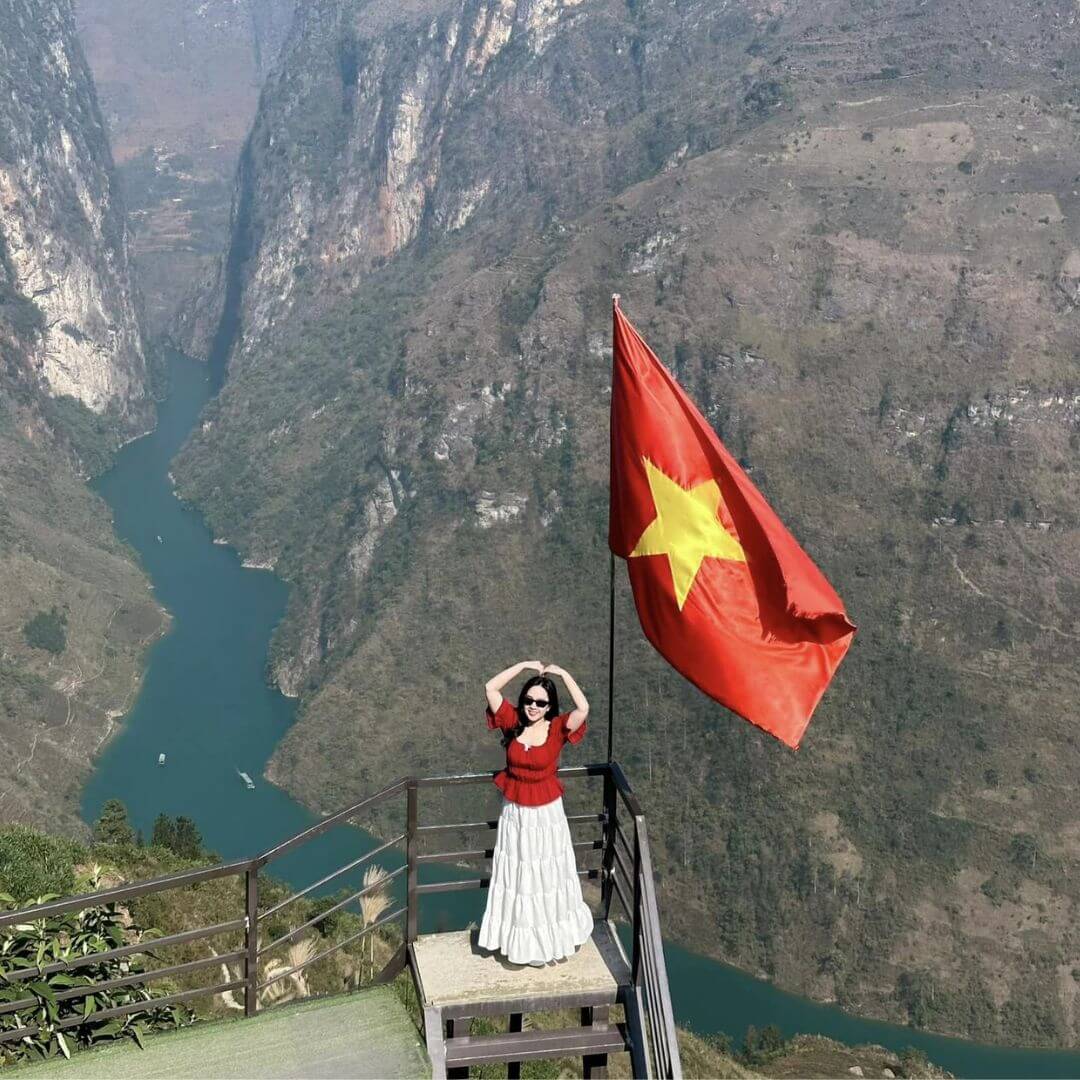 Deadliest stretch of the Ha Giang Loop